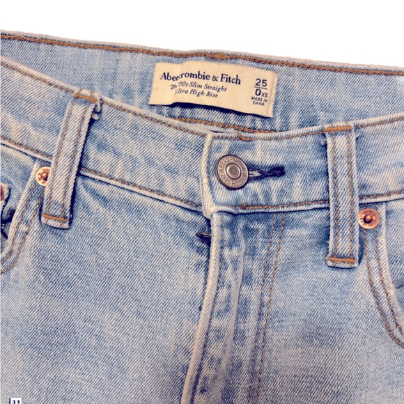 Abercrombie Ultra High Rise 90s slim Straight Jean - Picture 9 of 11